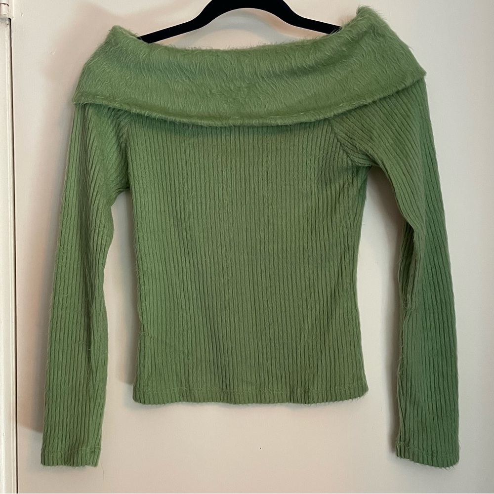 T Party off-the-shoulder sweater in green